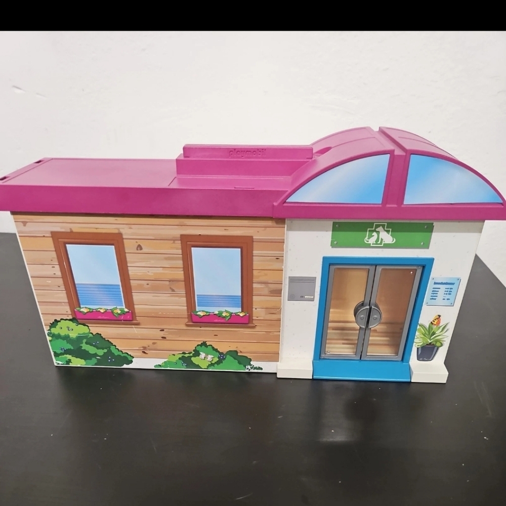 Playmobil Portion Of City Life Take Along Vet Clinic Player